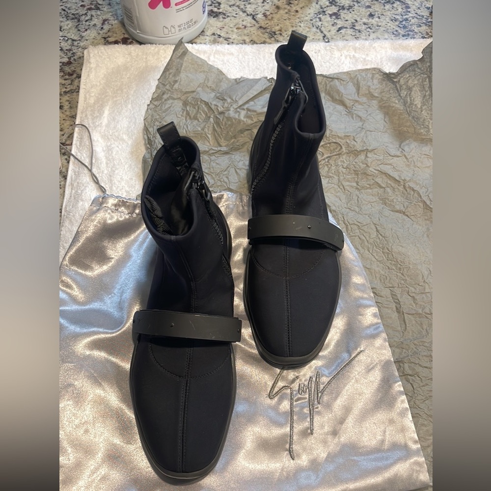 Giuseppe Zannotti Great condition. Like new men’s sock boot